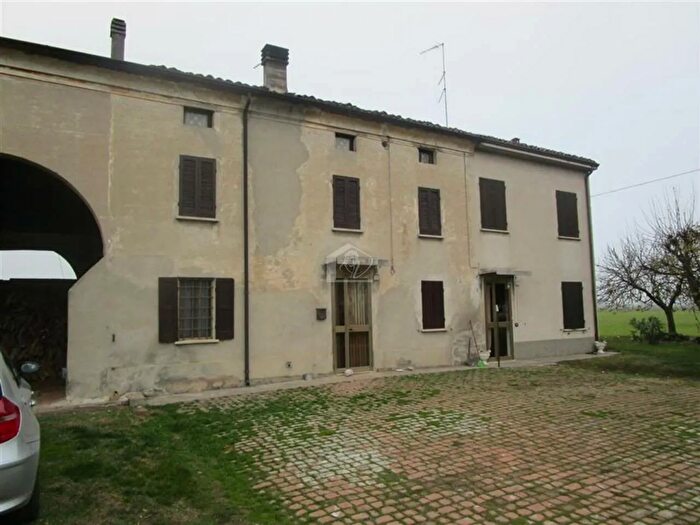 Casa con 5 locali in vendita in Suzzara