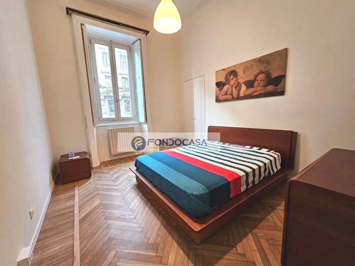 Appartamento trilocale in vendita in Corso Vercelli, Milano