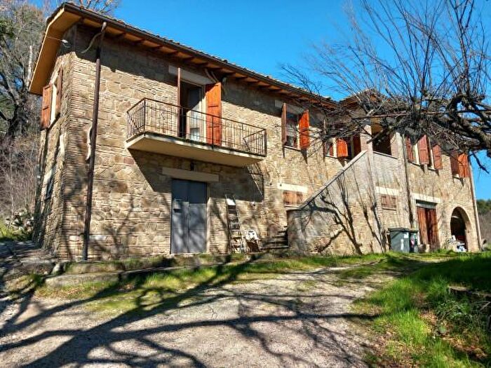 Casa quadrilocale in vendita in Via Limigiano, Bevagna