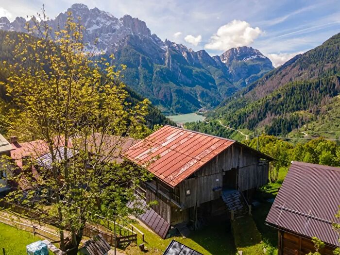 Casa quadrilocale in vendita in Alleghe