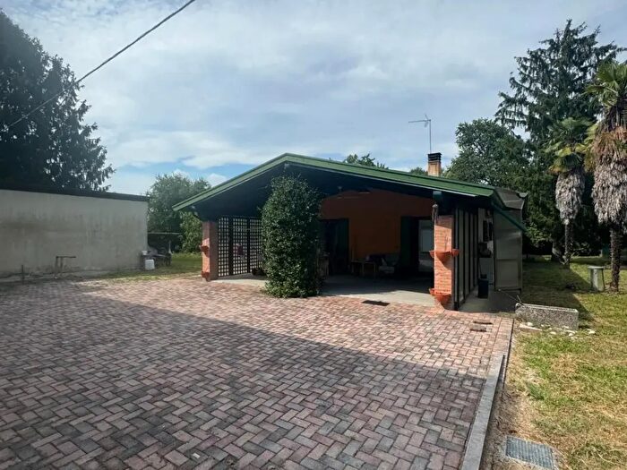 Casa trilocale in vendita in Via Montello, Visco