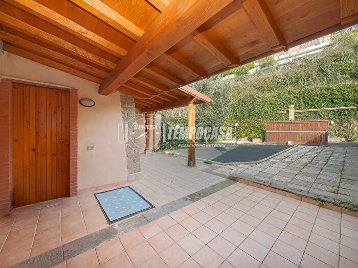 Casa quadrilocale in vendita in Via San Francesco dAssisi, Campagnano Di Roma