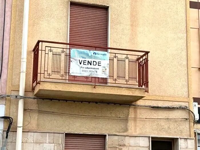 Casa con 6 locali in vendita in Via G Marconi, Erice