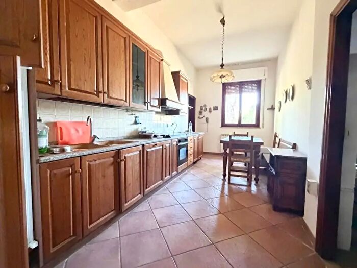 Casa con 12 locali in vendita in Vinci