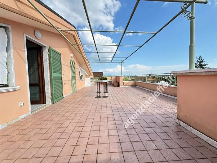 Appartamento con 5 locali in vendita in Massa