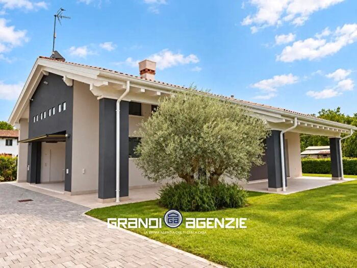 Casa con 5 locali in vendita in Via Principe, Roncade