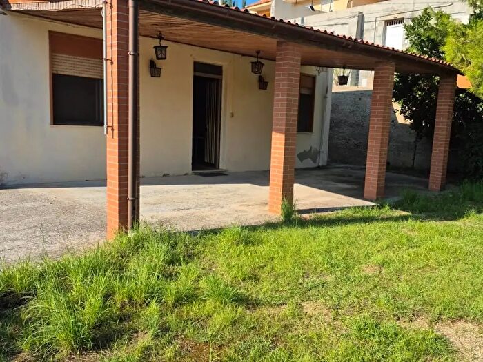 Casa trilocale in vendita in Via dei Rosai, Messina