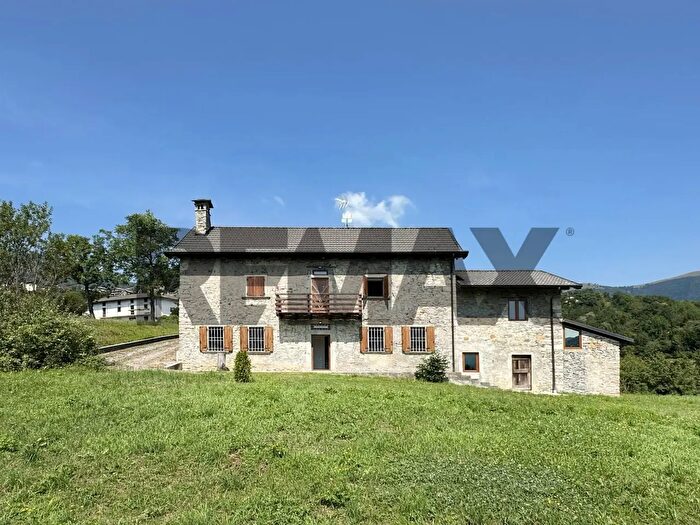 Casa con 5 locali in vendita in Via Pagliaro, Rota D'Imagna