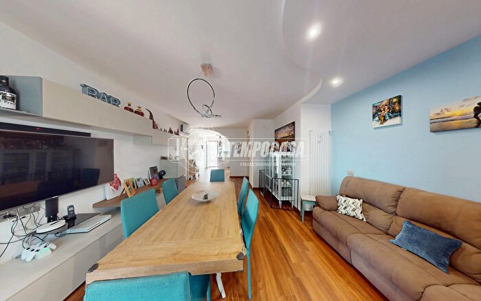 Appartamento quadrilocale in vendita in Via Mauro Calvanese, Casoria