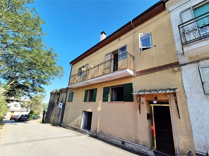 Casa con 10 locali in vendita in Via Radicioppo, Filetto