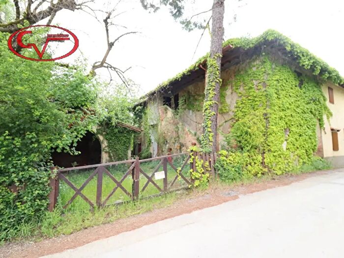 Casa con 8 locali in vendita in Castelnuovo dei Sabbioni, Cavriglia
