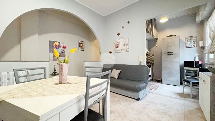 Appartamento trilocale in vendita in Via Paolo Emiliani Giudici, Palermo