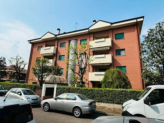 Appartamento trilocale in vendita in Via Zara, Rho