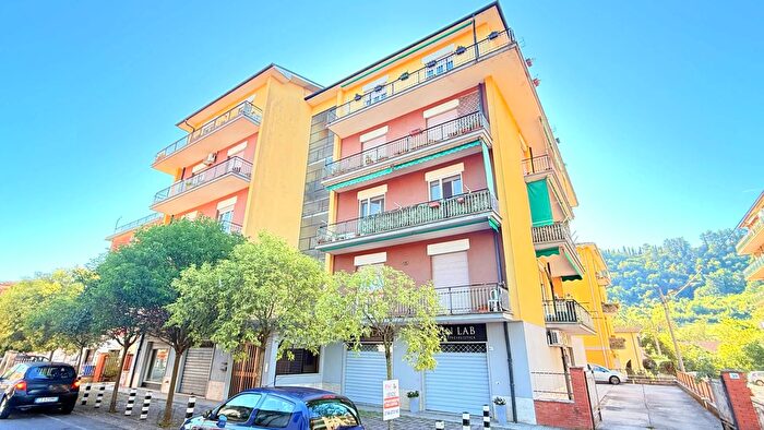 Appartamento con 7 locali in vendita in Via Vazia, Rieti