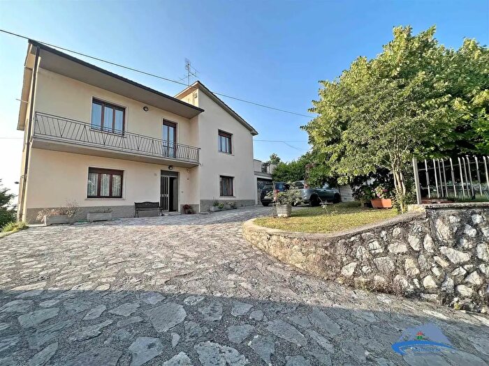 Casa con 8 locali in vendita in Vocabolo Piciolo, Stroncone