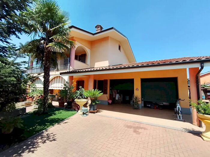 Casa con 6 locali in vendita in Via R Carignano, Campiglione Fenile