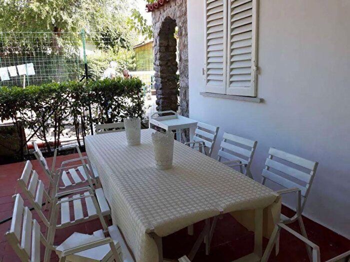 Casa con 6 locali in affitto in Via Scassicarli No Number, Centro, Forte dei Marmi