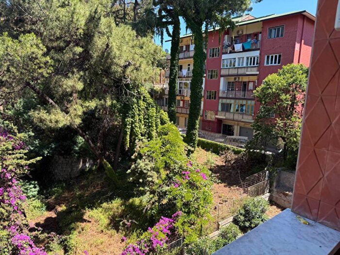 Appartamento con 5 locali in affitto in Via Domenico Fontana, Arenella, Napoli
