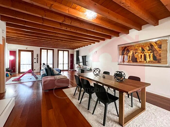 Casa con 5 locali in vendita in Cascina Settimo, Bornasco