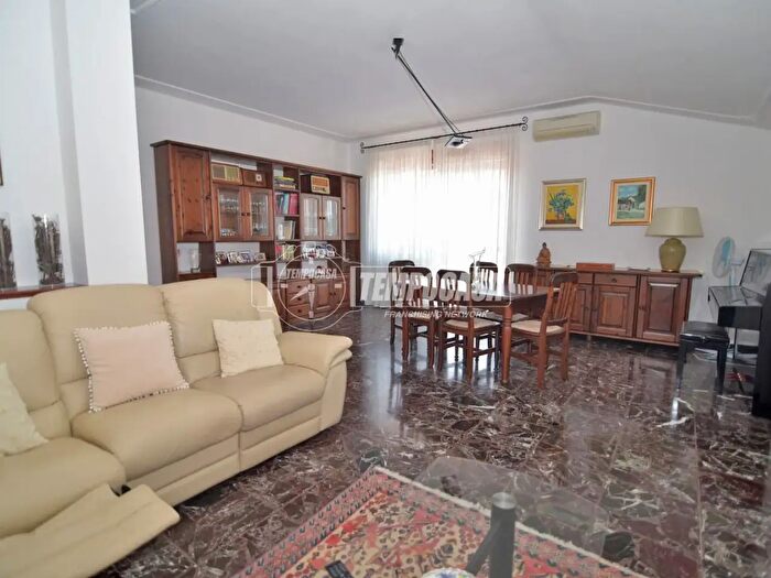 Appartamento con 5 locali in vendita in Via della Resistenza, Brandizzo