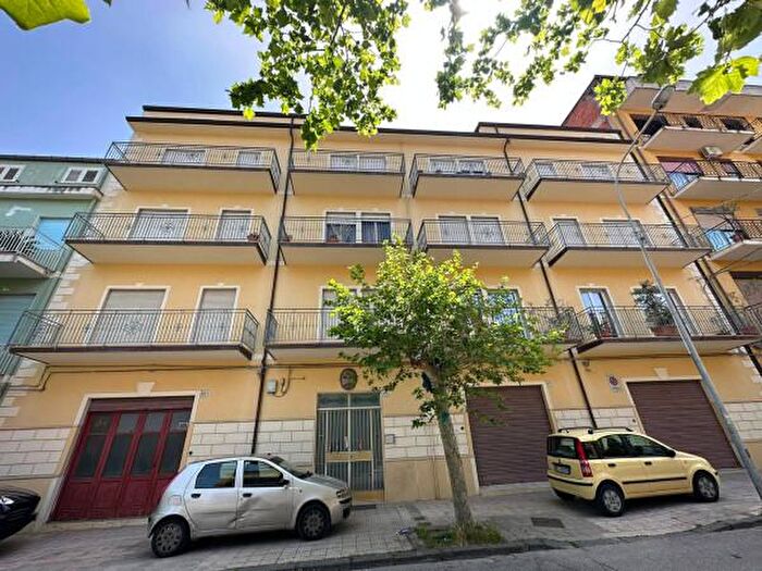 Appartamento con 6 locali in vendita in Via Milano, Barcellona Pozzo Di Gotto