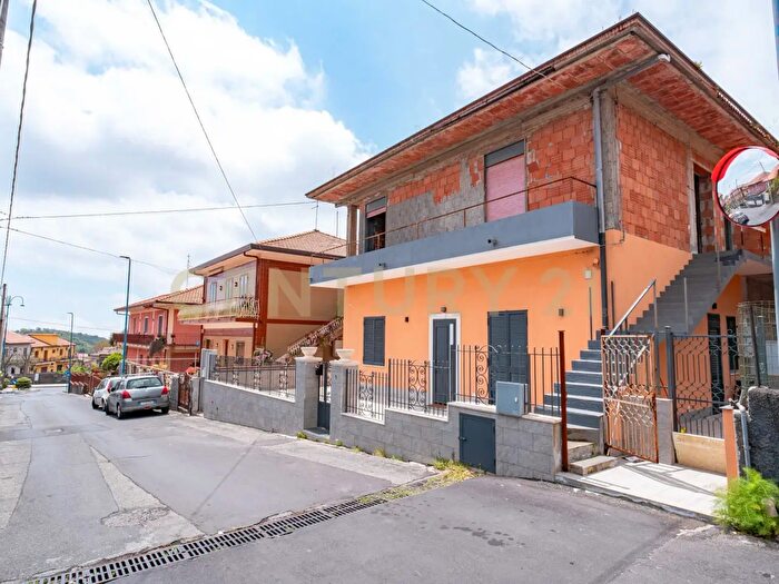 Casa con 5 locali in vendita in Via San Giuseppe, Pedara