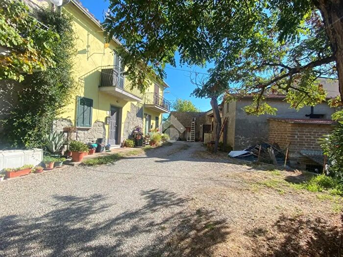 Casa trilocale in vendita in Via Giglio Vecchio, Montefiascone