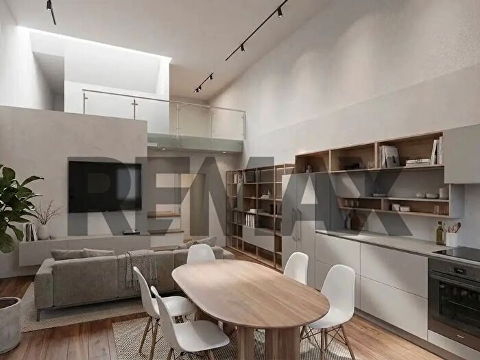 Appartamento trilocale in vendita in Via Tommaseo, Cagliari
