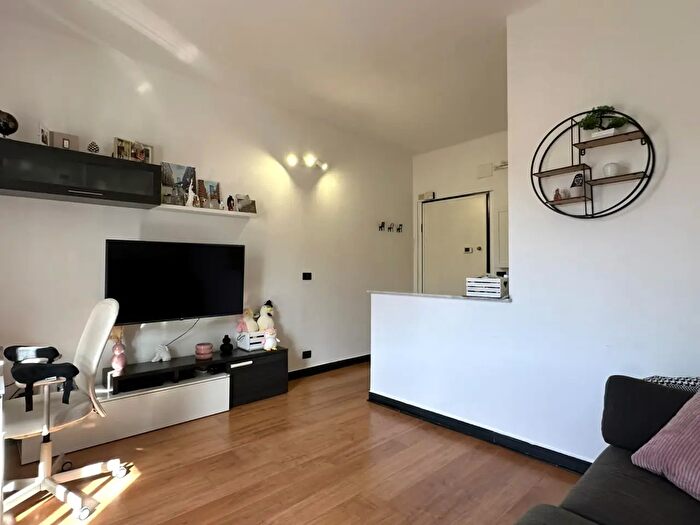 Appartamento con 6 locali in vendita in Via Gio Batta Roggerone, Genova