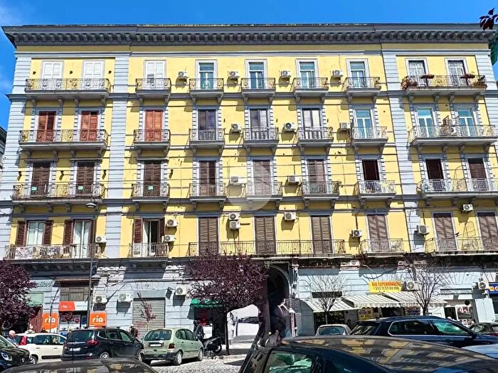 Appartamento quadrilocale in vendita in Via Alessandro Poerio, Napoli