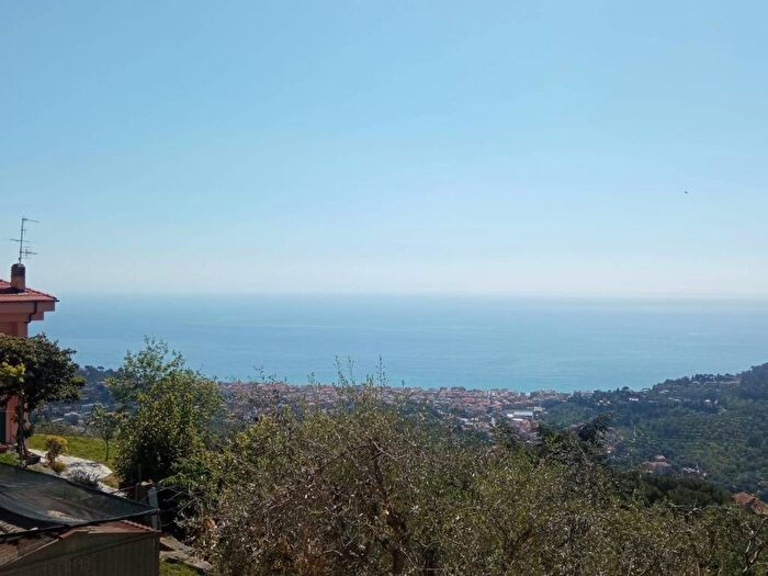 Casa trilocale in affitto in Via Ottone I, Fenarina Via Neghelli Collina di Ponente, Alassio