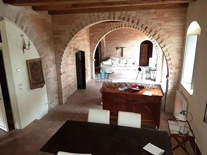 Appartamento con 8 locali in affitto in Magliano Di Tenna