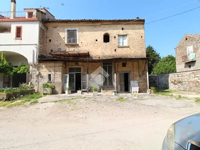 Casa quadrilocale in vendita in Via Santonastaso, Caserta