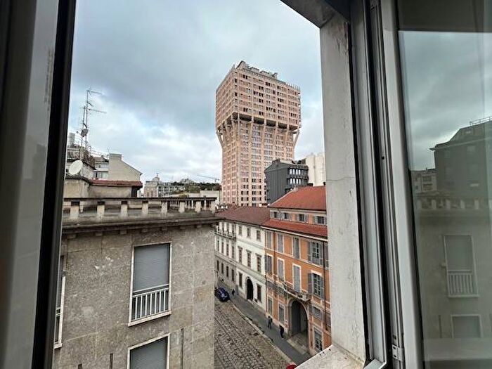 Appartamento trilocale in affitto in Missori, Milano