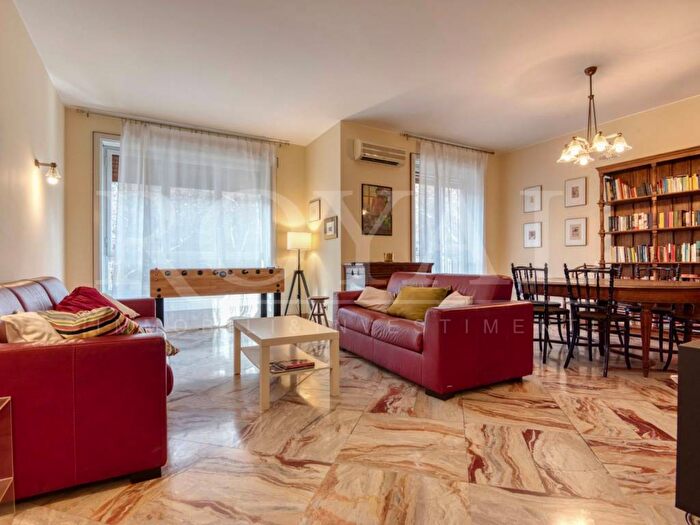 Appartamento trilocale in affitto in Viale Abruzzi, Città Studi, Milano