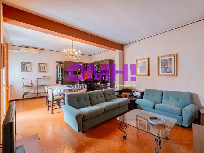 Casa con 6 locali in vendita in Via Genova, Casorate Sempione