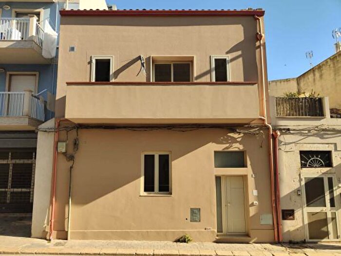 Casa con 6 locali in vendita in Via Torino, Pozzallo