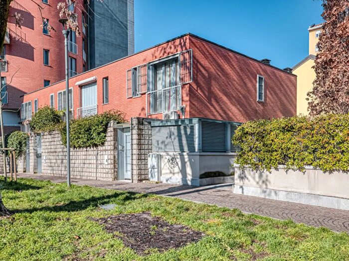 Casa quadrilocale in vendita in Via Giulio Dardanoni, Milano