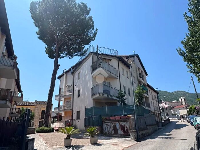 Appartamento quadrilocale in vendita in Via Fontana Vecchia, Pozzilli