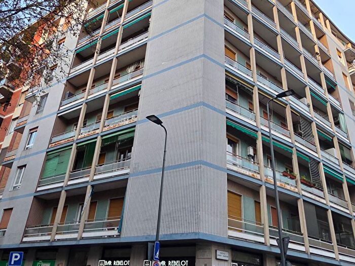 Appartamento bilocale in affitto in Viale Pisa, Gambara, Milano