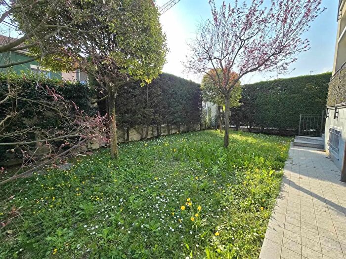 Appartamento quadrilocale in vendita in Via Gioia, Villasanta