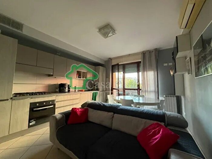 Appartamento trilocale in vendita in Via Achille Grandi, Lodi