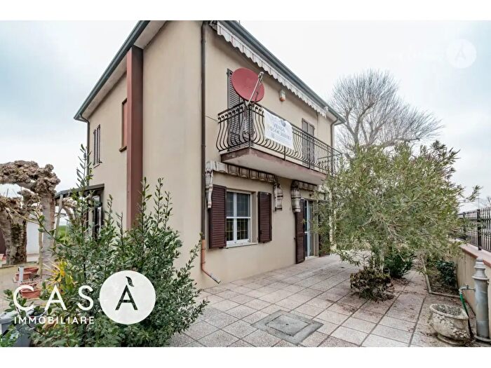 Casa con 6 locali in vendita in Viale dei Lombardi, Ravenna