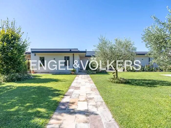 Casa con 6 locali in vendita in Via Montecurto di Sotto, Lavagno