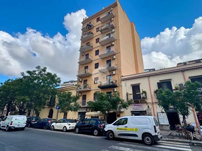 Appartamento trilocale in vendita in Corso Calatafimi, Palermo