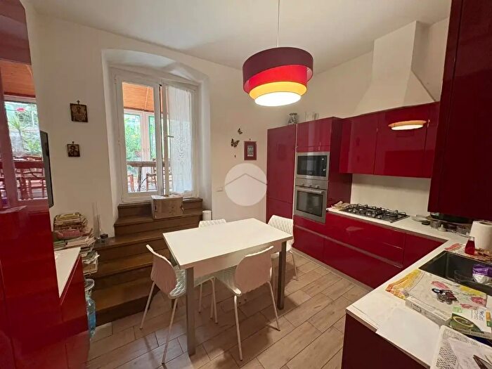 Appartamento quadrilocale in vendita in Via Agostino Castelli, Genova