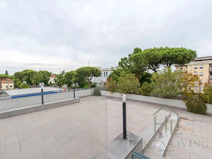 Appartamento con 6 locali in vendita in Viale Roma, Forli'