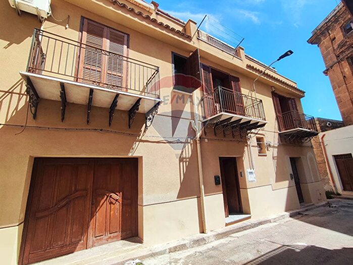 Appartamento con 5 locali in vendita in Vicolo Guttuso, Bagheria