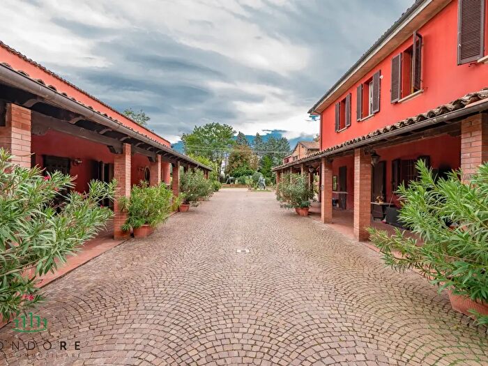 Casa con 12 locali in vendita in Via Stradelli Guelfi, Castel San Pietro Terme