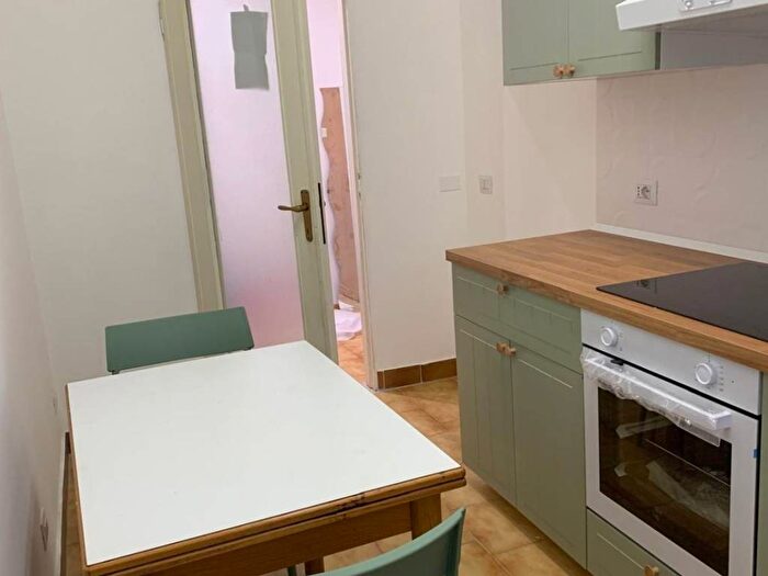 Appartamento trilocale in affitto in Via Eugenio Carpi, Casoretto, Milano